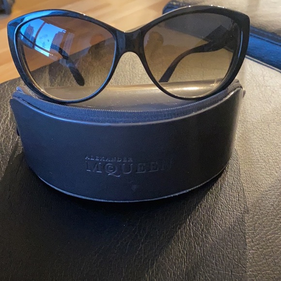 Women Alexander McQueen Sunglasses - Picture 3 of 4